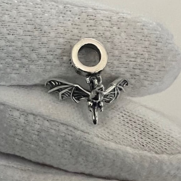 Game of Thrones Flying Dragon Dangle Charm Drogon, Rhaegal, Viserion - Picture 1 of 6